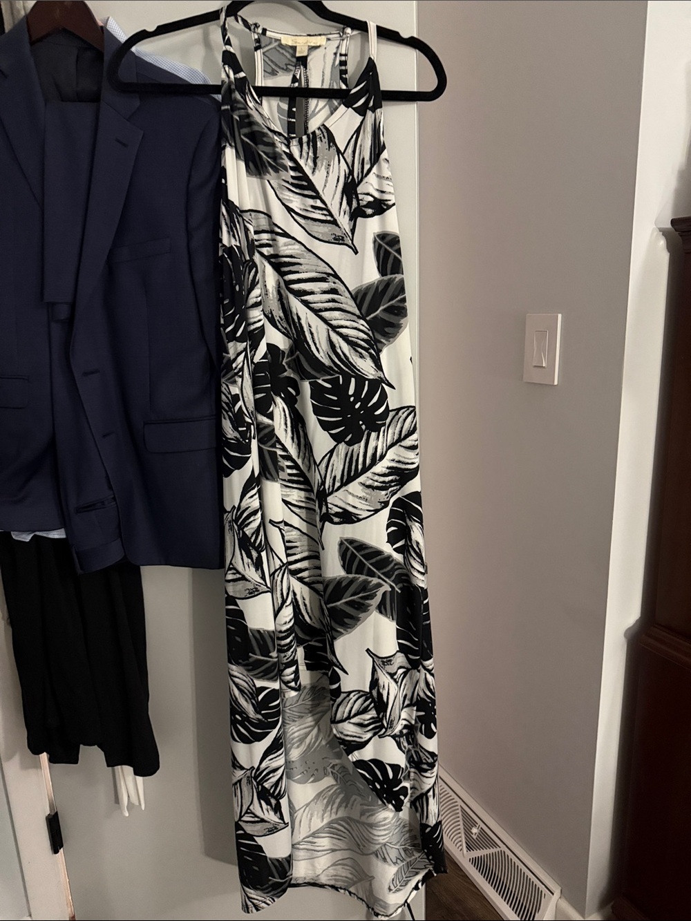 Black & White Tropical Leaf High-Low Maxi Dress